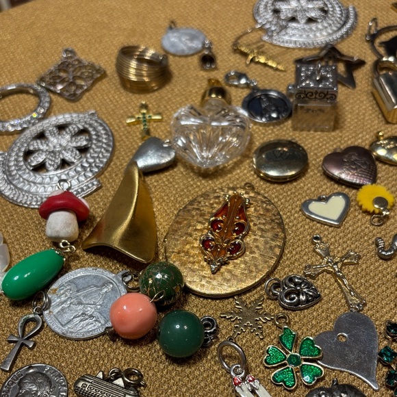 Huge bundle of pendants & charms - Picture 15 of 17